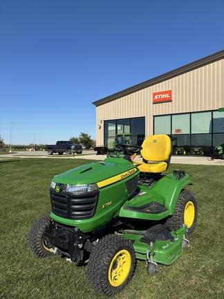 Image of John Deere X758 equipment image 1