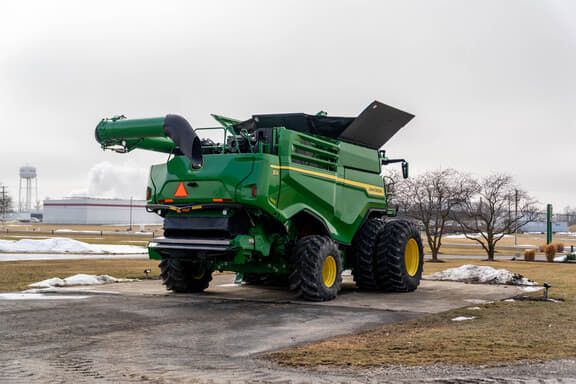 Image of John Deere X9 1000 equipment image 4