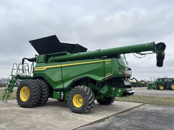 Image of John Deere X9 1000 equipment image 2