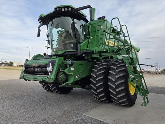 Image of John Deere X9 1000 equipment image 1