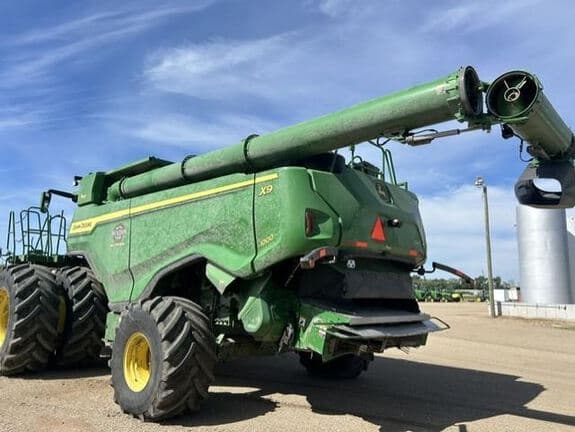 Image of John Deere X9 1000 equipment image 1
