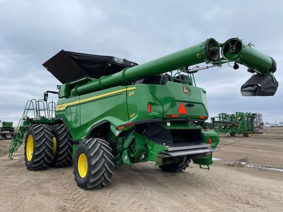 Image of John Deere X9 1000 equipment image 2