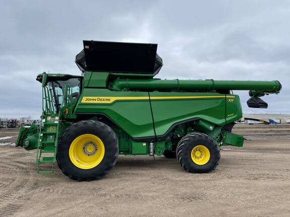 Image of John Deere X9 1000 equipment image 1