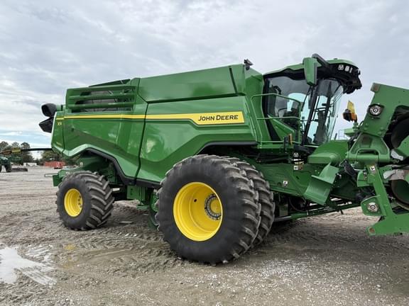 Image of John Deere X9 1000 equipment image 1