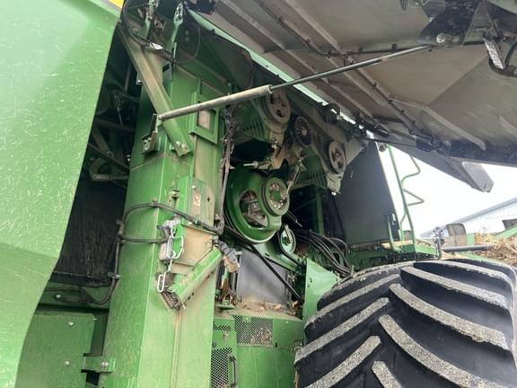 Image of John Deere X9 1000 equipment image 4