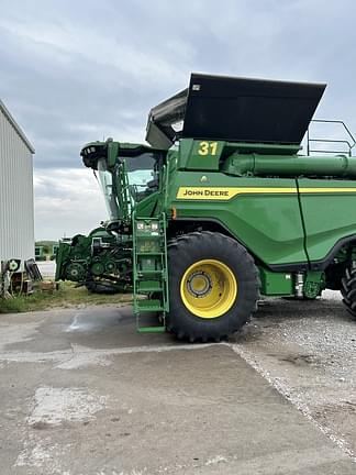 Image of John Deere X9 1000 Image 0