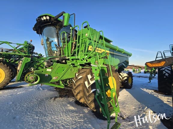 Image of John Deere X9 1000 equipment image 1