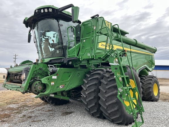 2023 John Deere X9 1000 Equipment Image0