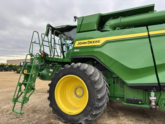 Image of John Deere X9 1000 equipment image 3