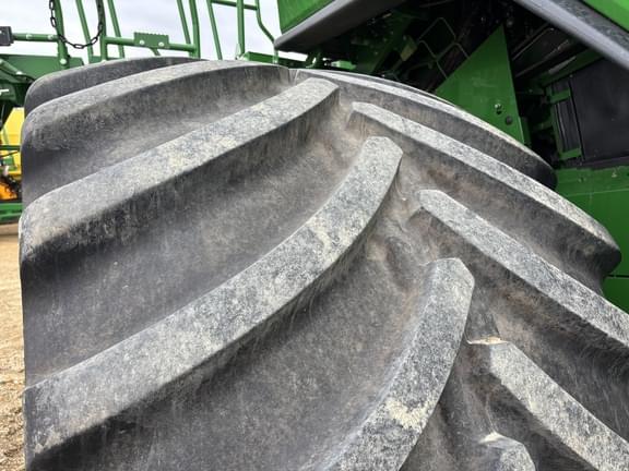 Image of John Deere X9 1000 equipment image 2