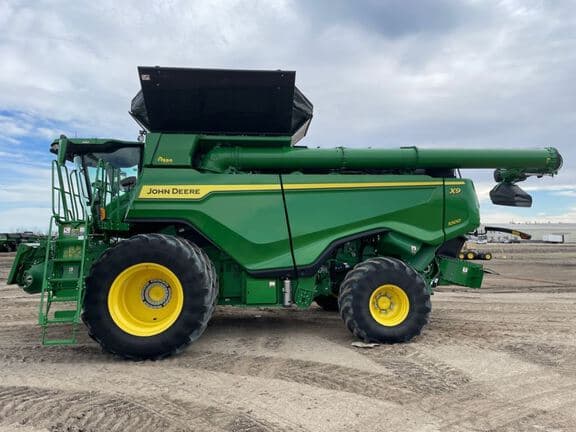 Image of John Deere X9 1000 equipment image 1