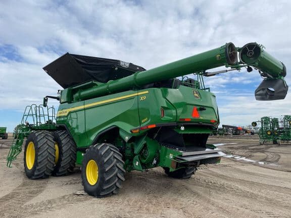 Image of John Deere X9 1000 equipment image 2