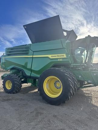 Image of John Deere X9 1000 equipment image 1