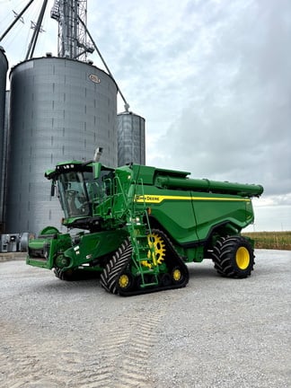 2023 John Deere X9 1000 Equipment Image0