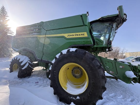 2023 John Deere X9 1100 Equipment Image0