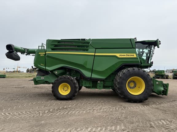 Image of John Deere X9 1100 equipment image 2