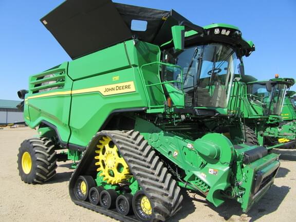 Image of John Deere X9 1100 equipment image 1