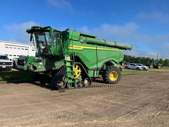 Image of John Deere X9 1100 equipment image 1