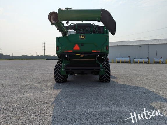 Image of John Deere X9 1100 equipment image 4