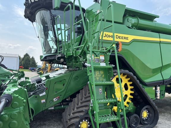 Image of John Deere X9 1100 equipment image 1