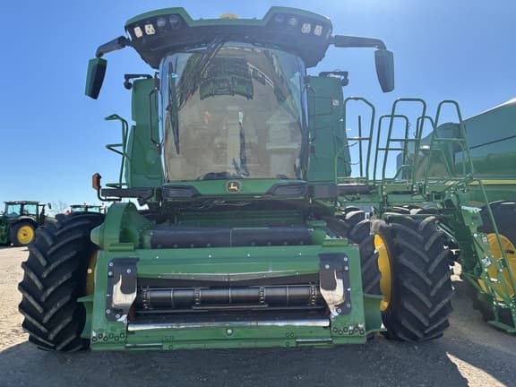 Image of John Deere X9 1100 equipment image 1