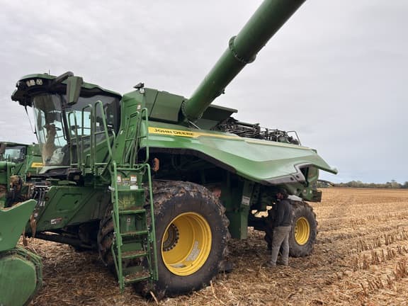 Image of John Deere X9 1100 equipment image 3