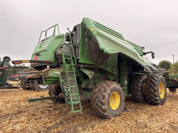 Image of John Deere X9 1100 equipment image 2