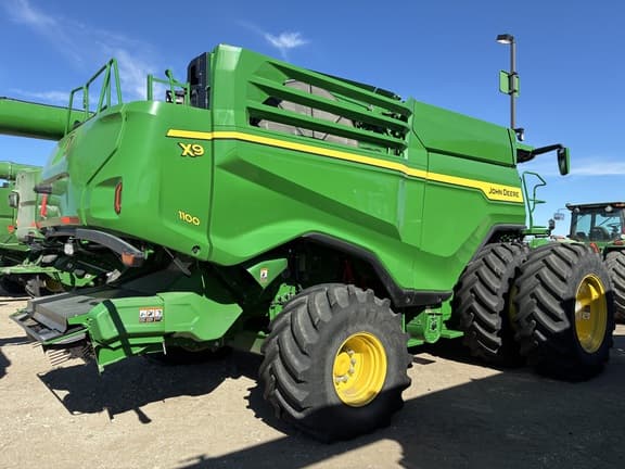 Image of John Deere X9 1100 equipment image 3