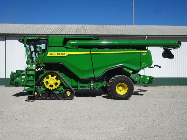 Image of John Deere X9 1100 equipment image 1