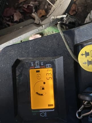Image of John Deere XUV 560E equipment image 2