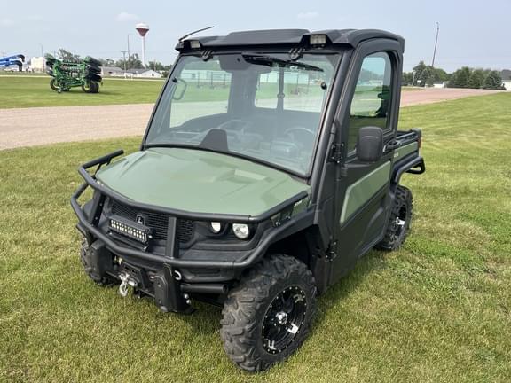 Image of John Deere XUV 835M equipment image 1