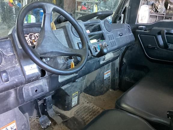 Image of John Deere XUV 835M equipment image 3