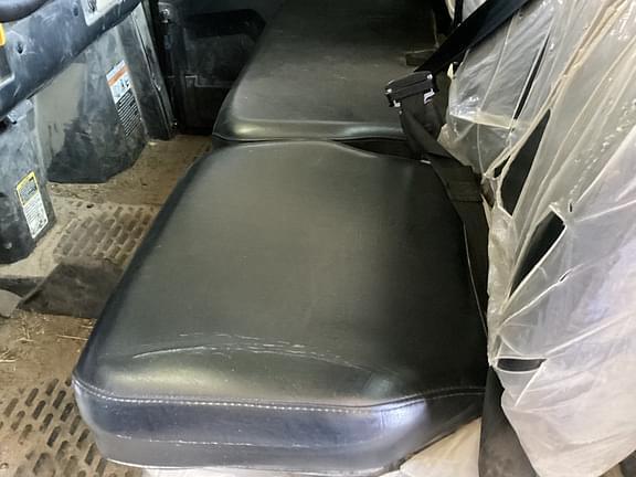 Image of John Deere XUV 835M equipment image 2