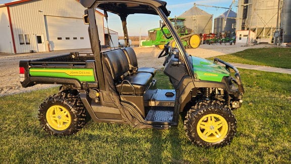 2023 John Deere XUV 835M Equipment Image0