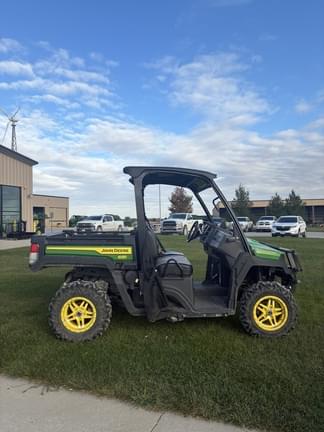 Image of John Deere XUV 835M equipment image 1