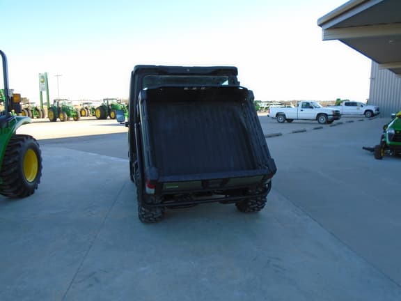 Image of John Deere XUV 835M equipment image 3