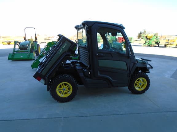 Image of John Deere XUV 835M equipment image 1