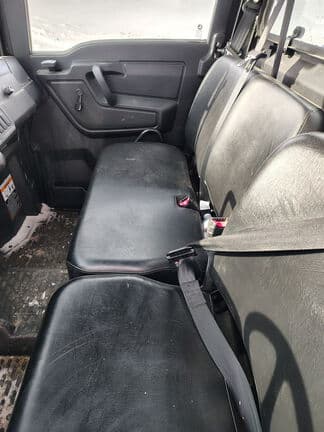 Image of John Deere XUV 835M equipment image 4