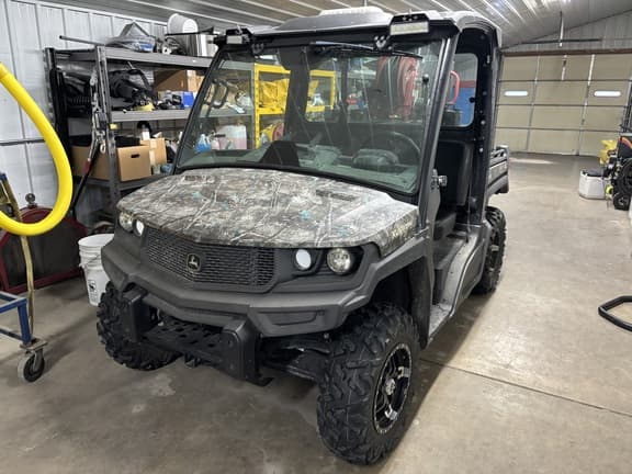 Image of John Deere XUV 835M equipment image 1