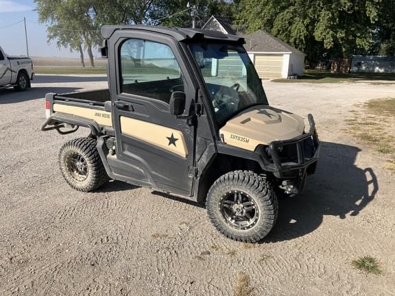 Image of John Deere XUV 835M Primary image