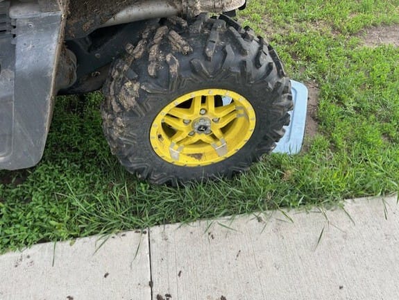 2023 John Deere XUV 835M Equipment Image0