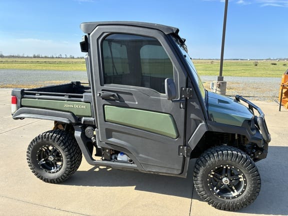 2023 John Deere XUV 835M Equipment Image0