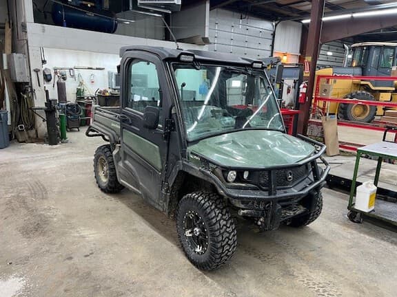 Image of John Deere XUV 835R equipment image 2