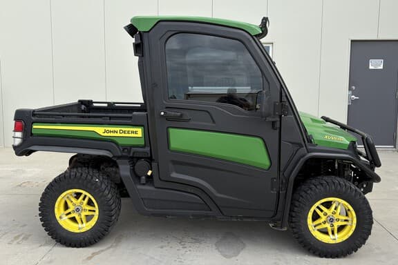 Image of John Deere XUV 835R equipment image 1