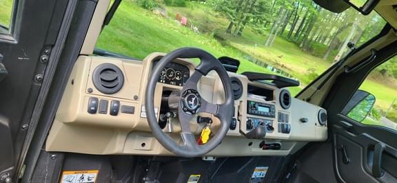 Image of John Deere XUV 835R equipment image 3