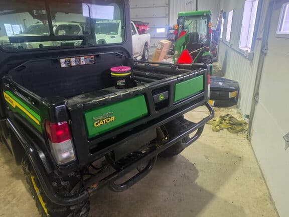 Image of John Deere XUV 835R equipment image 1