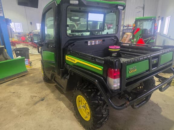 Image of John Deere XUV 835R equipment image 3