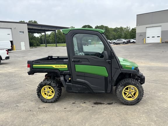 Image of John Deere XUV 835R equipment image 3