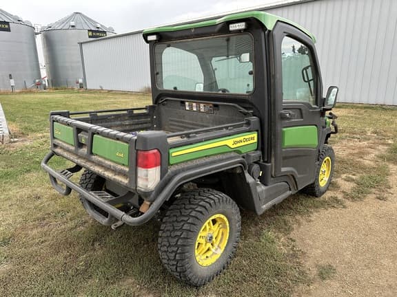Image of John Deere XUV 835R equipment image 1