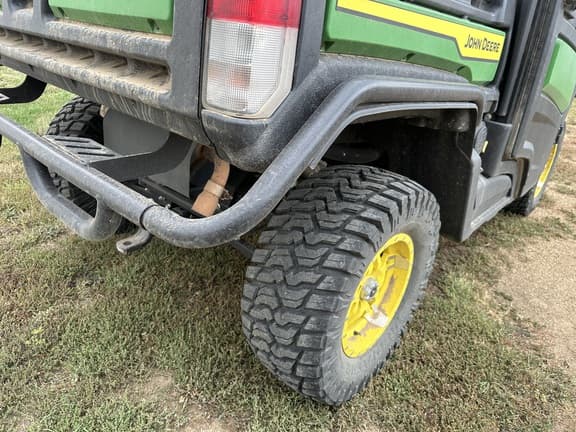 Image of John Deere XUV 835R equipment image 3